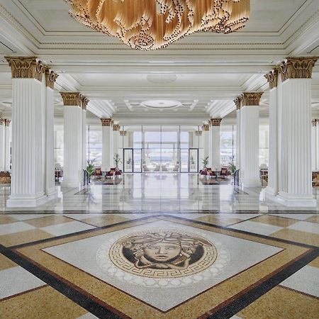 Palazzo Versace Dubai Exterior photo The lobby of the Four Seasons Hotel