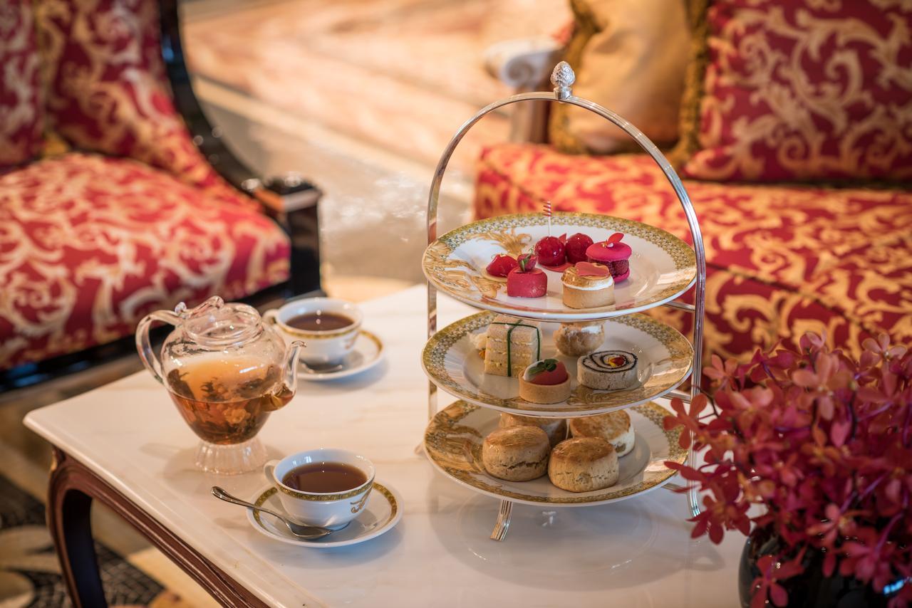 Palazzo Versace Dubai Exterior photo Afternoon tea at the Imperial